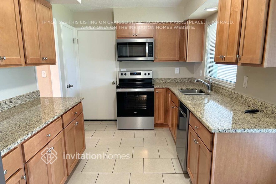Building Photo - 126 SW 48th Terrace