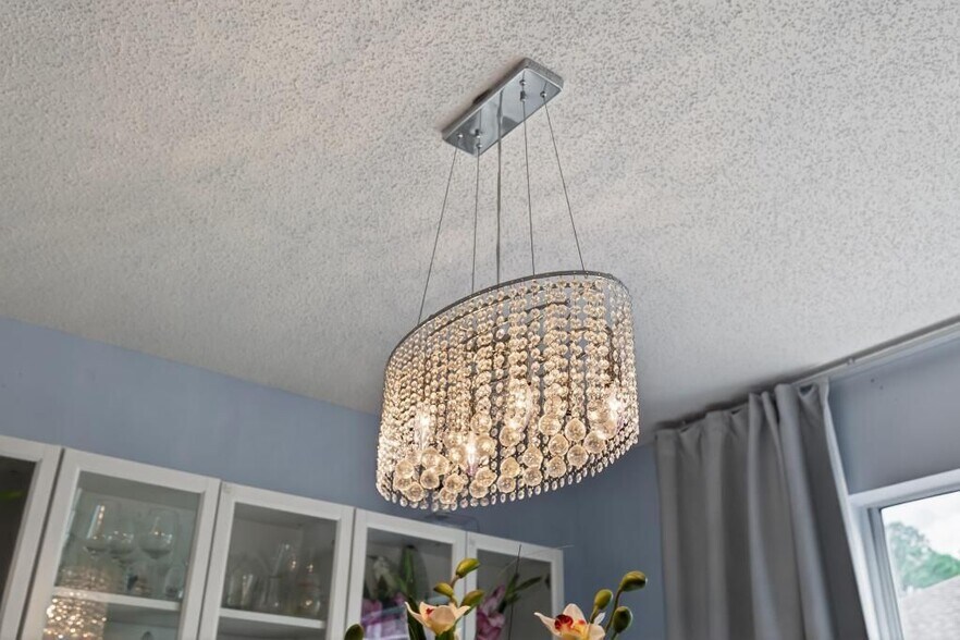 Building Photo - 805 Old Bridge Rd