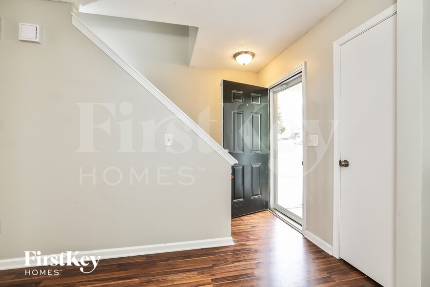 Building Photo - 5715 Waterpoint Dr