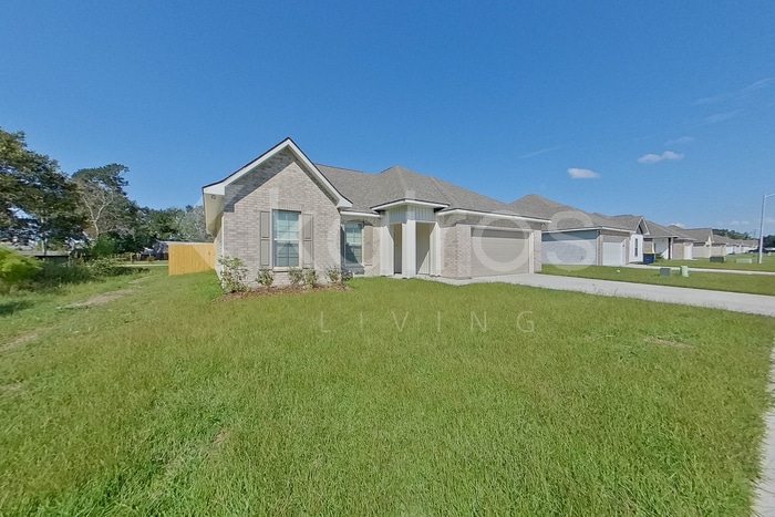 Building Photo - 302 Carencro St