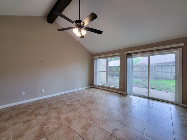 Building Photo - BEAUTIFUL 3 BEDROOM 2 BATH UPDATED HOME WI...