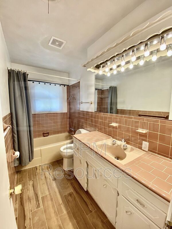 Building Photo - 3024 SW 66th St