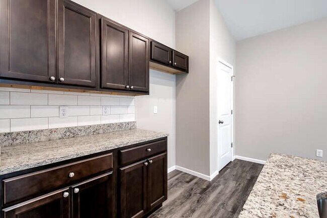 Building Photo - 1338 Azena St