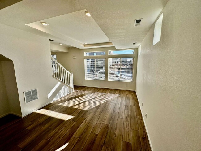 Building Photo - "Charming and spacious 3-Bed Sanctuary with 2.5 Baths the Reunion Community in Commerce City!"