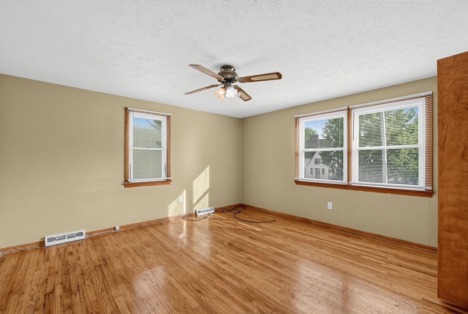 Building Photo - 3190 Ashwood Rd
