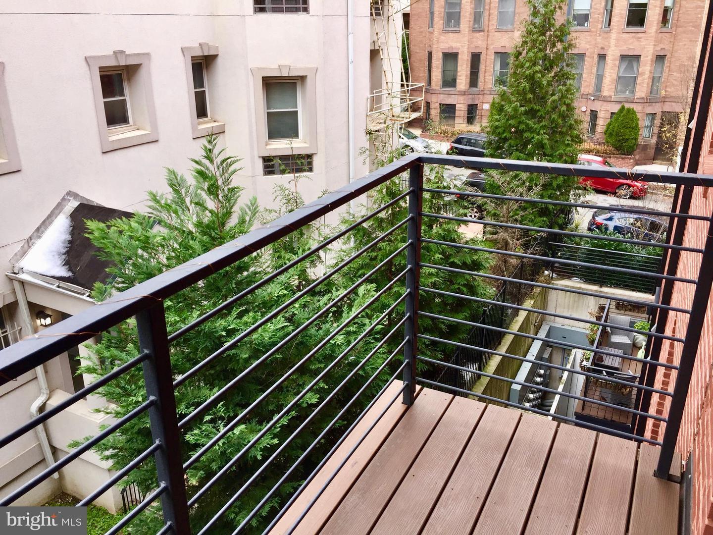 Private Balcony - 1412 Chapin St NW