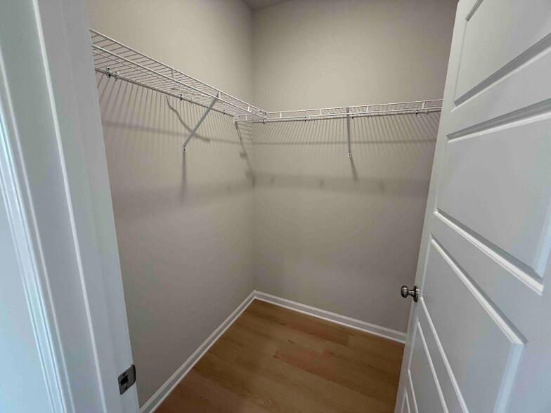 Building Photo - 521 Vista Pointe Dr