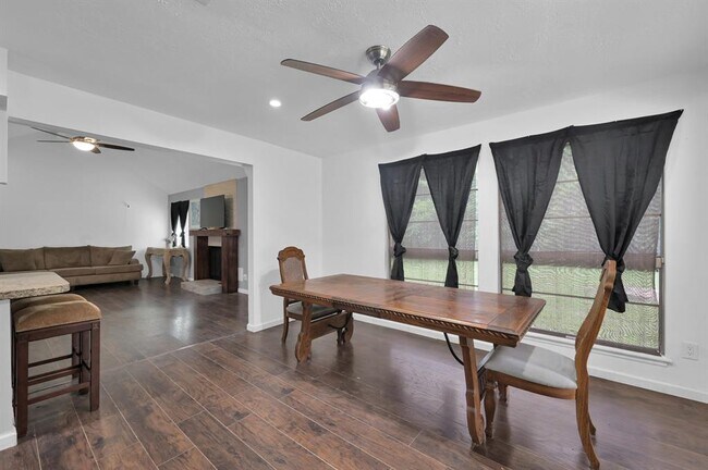 Building Photo - 5928 Sinclair Dr