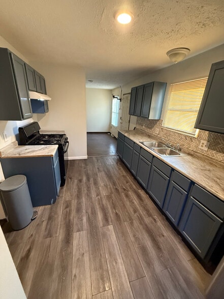 Building Photo - 1042 Ansel Rd