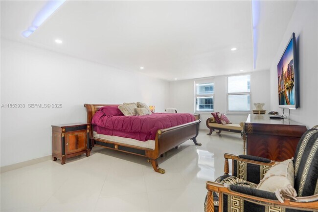 Building Photo - 1912 S Ocean Dr