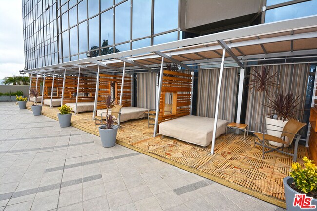 Building Photo - 1100 Wilshire Blvd