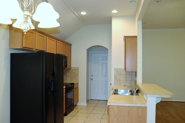 Building Photo - Lovely 3 bedroom 2 bath home for lease in ...