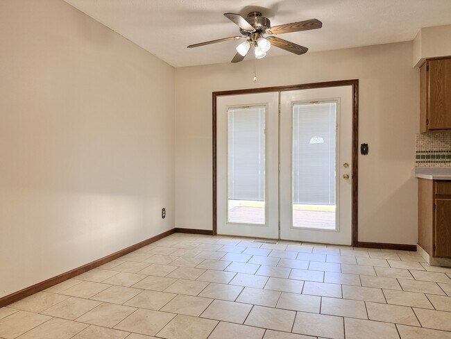 Building Photo - 14135 De La Tour Dr
