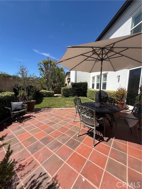 Building Photo - 25 Golf Dr