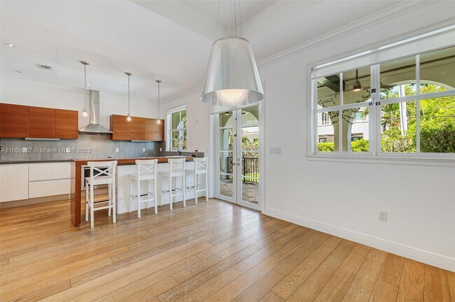 Building Photo - 464 Fernwood Rd