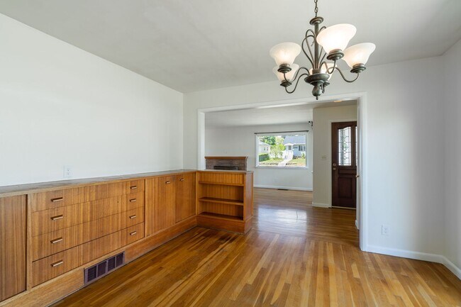 Building Photo - Gorgeous Audubon Park Home with Detached G...