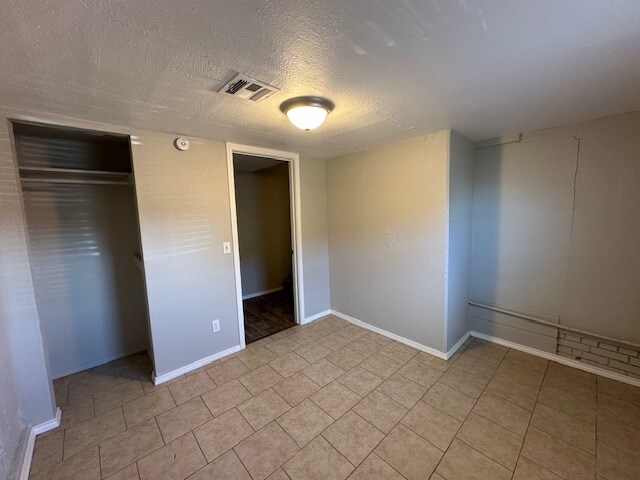 Building Photo - 518 E Lockheed Dr