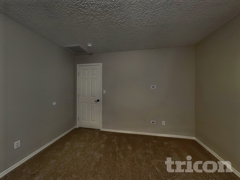 Building Photo - 10220 Nacimiento St NW