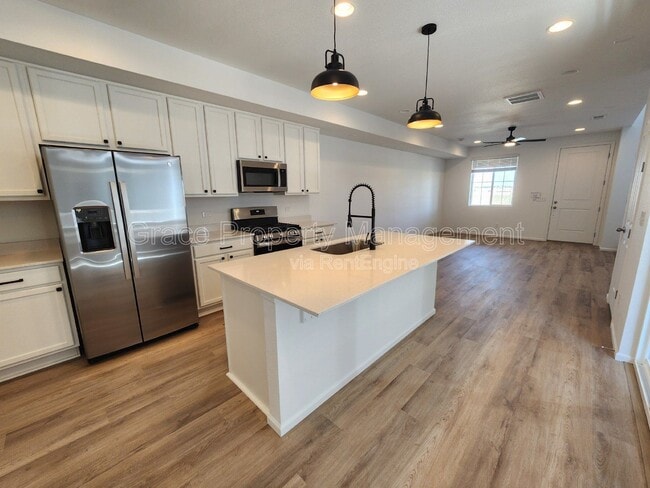Building Photo - 6157 Two Leaf Dr
