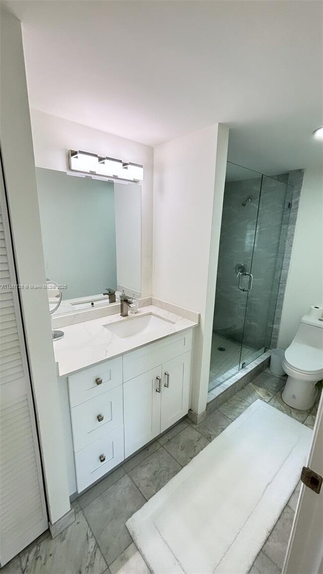 Building Photo - 1402 Brickell Bay Dr