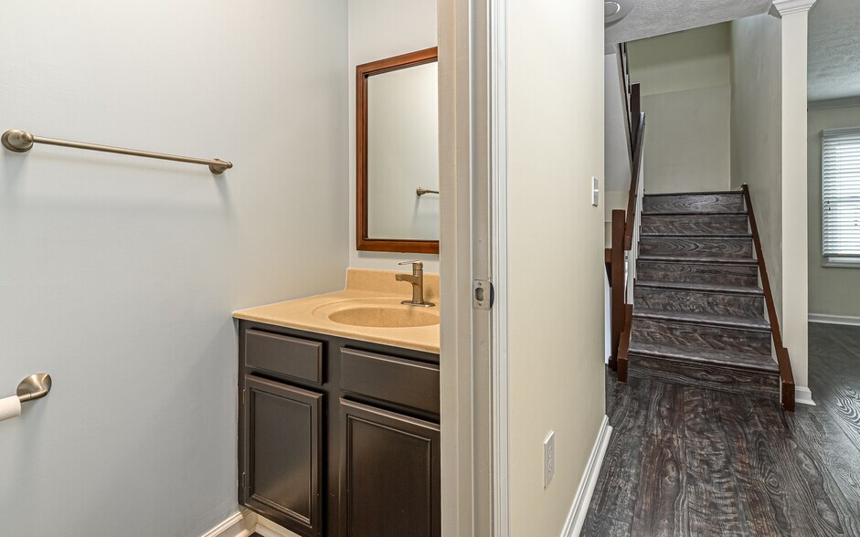 Building Photo - 417 Ten Point Ln