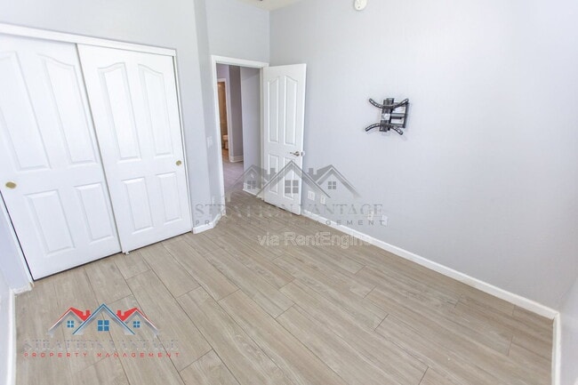 Building Photo - 3068 E Ravenswood Dr
