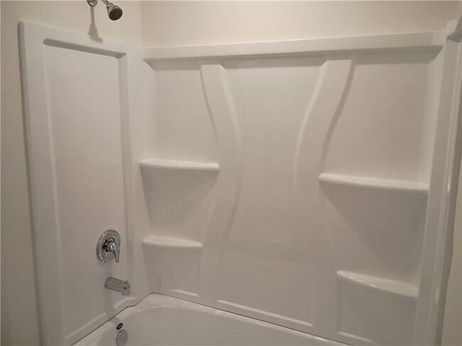 Building Photo - 124 Hazel Dr