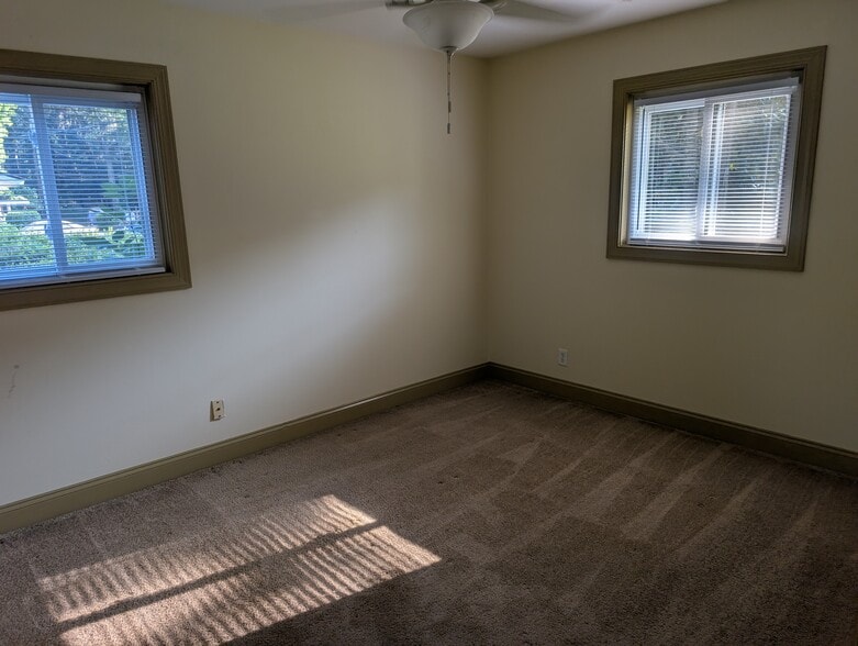 Building Photo - 634 Constant Dr