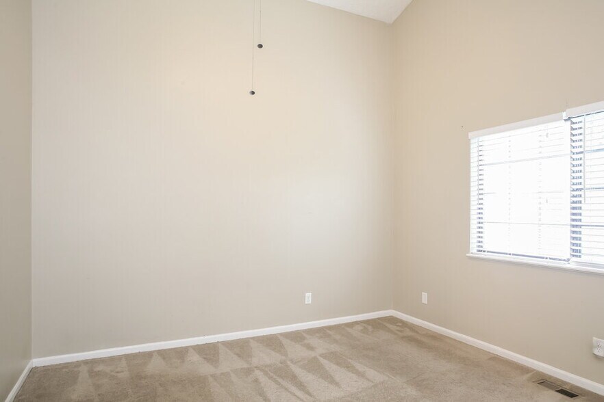 Building Photo - 3903 Bonn Dr