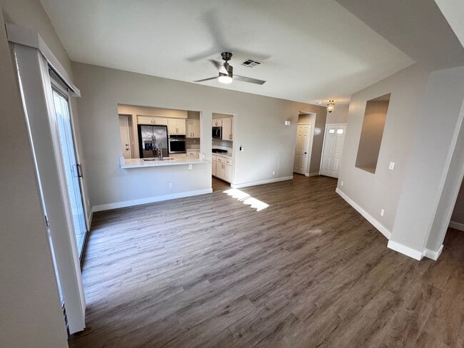Building Photo - Quaint Home in the Beautiful Desert Shores Community!