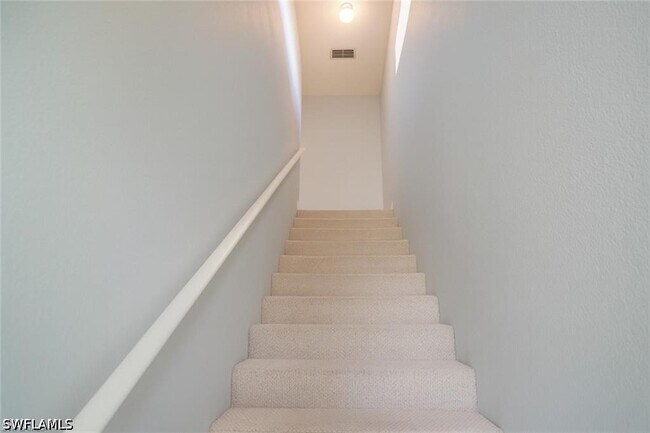 Building Photo - 700 Luisa Ln