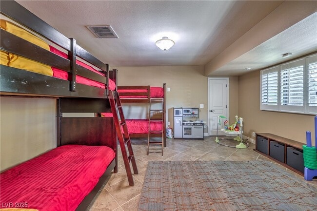 Building Photo - 2701 Alta Dr