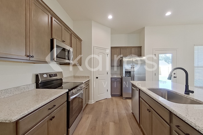 Building Photo - 114 Rainfall Ln