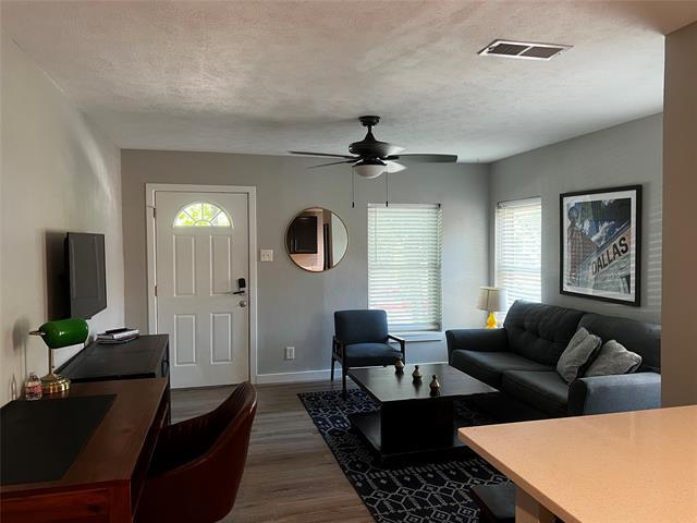 Building Photo - 408 N Oak Cliff Blvd