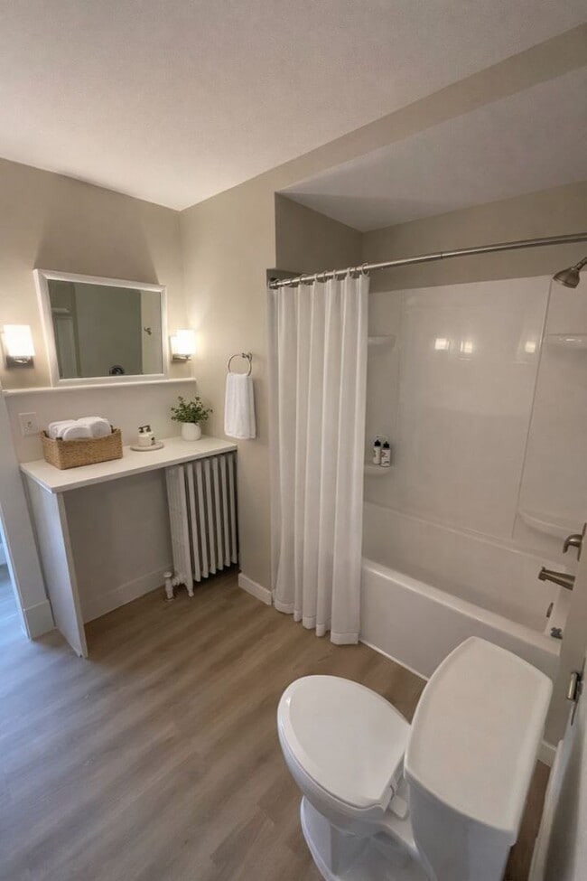 Building Photo - 601 Woodland Ave