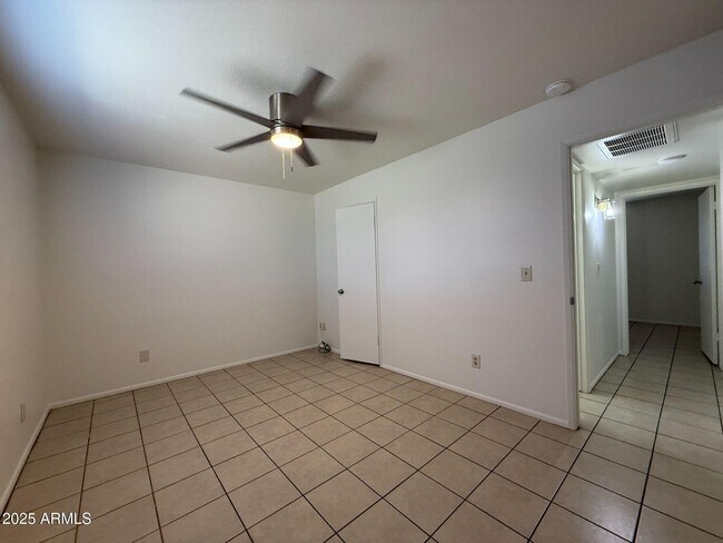 Building Photo - 5725 N 71st Ave