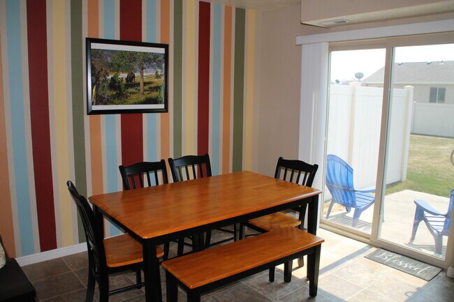 Building Photo - 195 Robison Dr