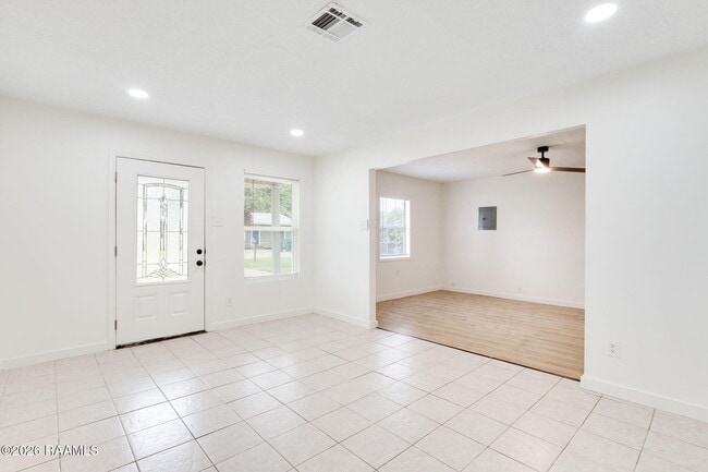 Building Photo - 304 W Broussard St
