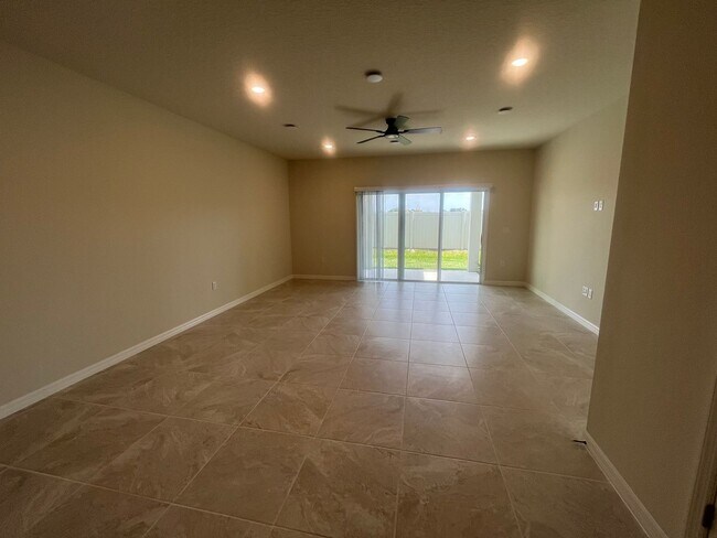 Building Photo - 3 bedroom 2.5 bathroom