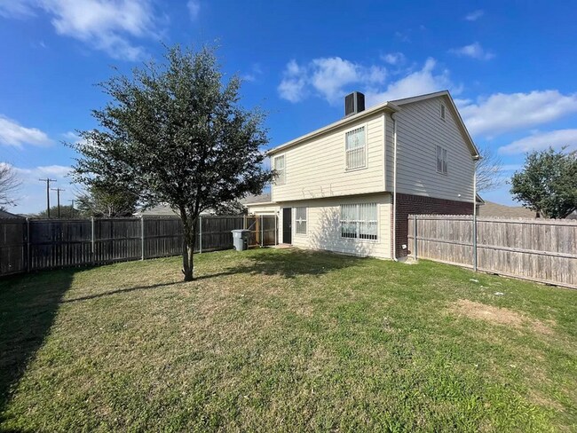 Building Photo - 846 Trinity Ln