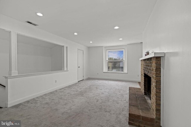 Building Photo - 8 Fanelli Ln