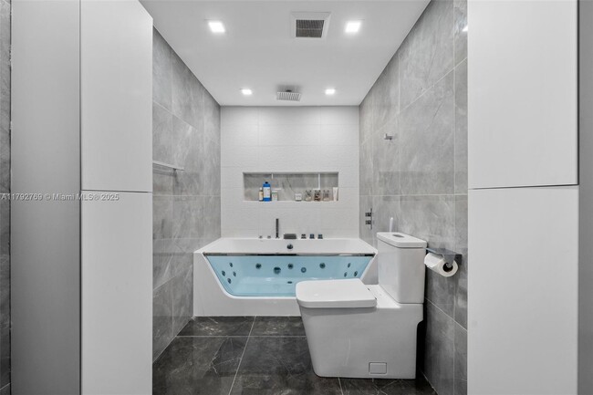 Building Photo - 3530 Mystic Pointe Dr