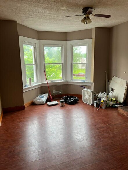 livingroom - 3509 Oakmont Ave