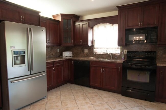 Building Photo - 8963 Old Pine Way