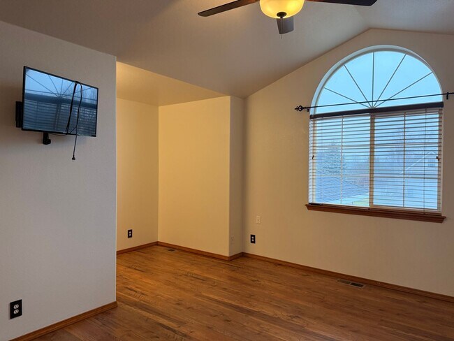 Building Photo - Duplex in Stoddard meadows