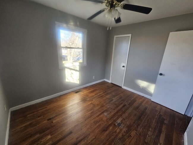 Building Photo - 307 Best St