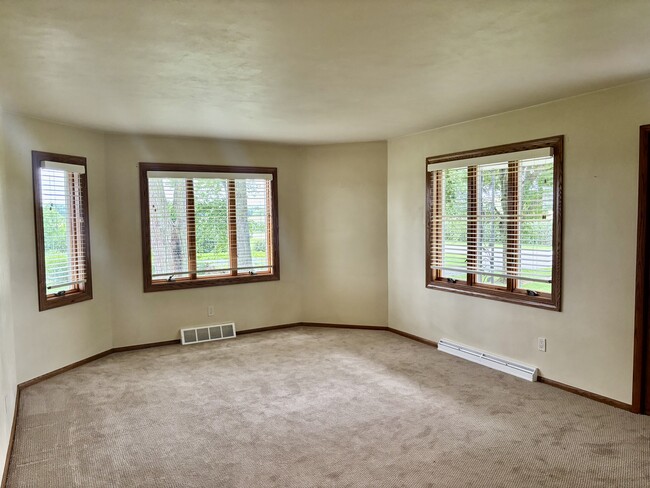 Building Photo - 10584 County Rd I