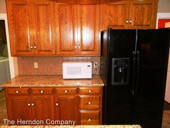Building Photo - 4 br, 2.5 bath House - 797 Lake Laurie Drive