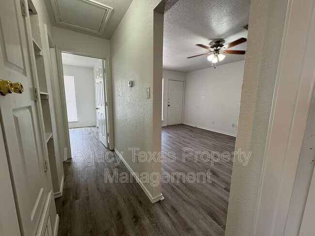 Building Photo - 404 N Anglin St