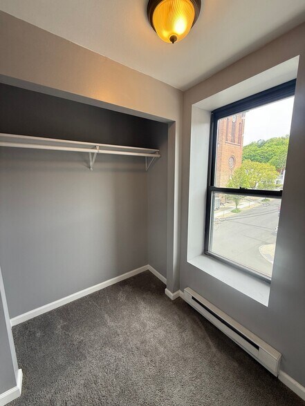 Building Photo - 429 3rd St